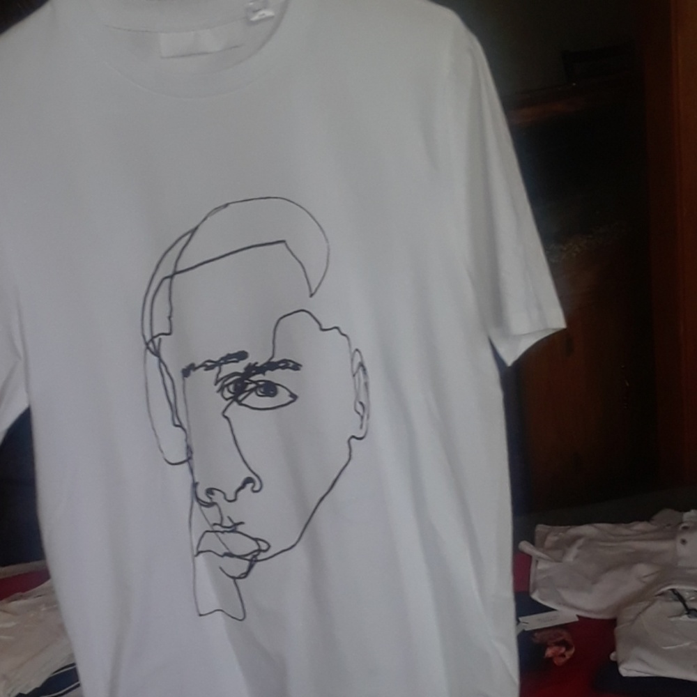 T shirt - Picture 4 of 6